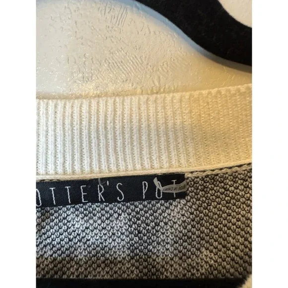 NWT Potters Pot B/W Faux Crochet‎ Long Sleeved Sweater Size L - Picture 3 of 6